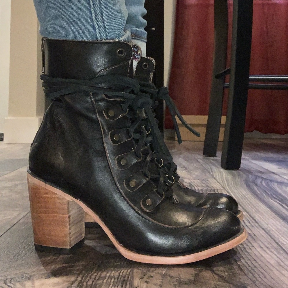 Black distressed Freebird by Steven boots